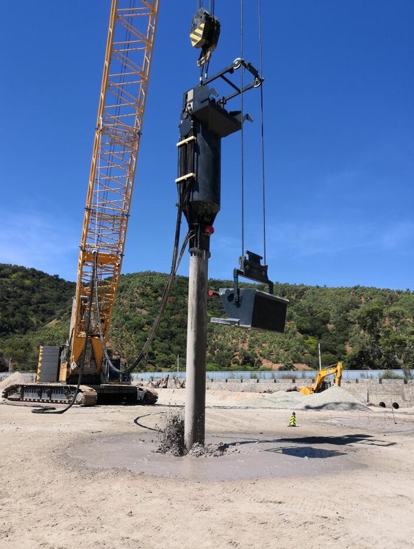 Crane Type Double Bins Bfs Vibroflotation 180kw trabalhou a profundidade 24m da pilha